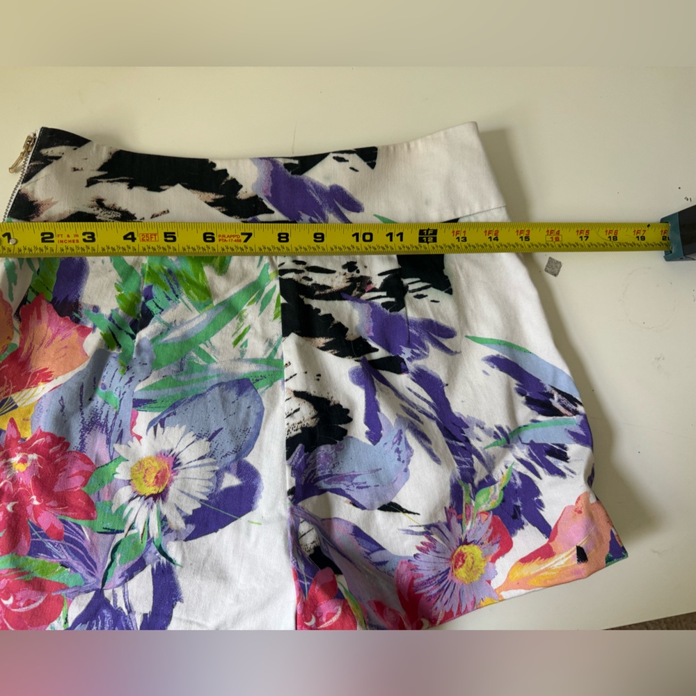 Marciano Hibiscus Shorts Size 4 - Picture 8 of 12
